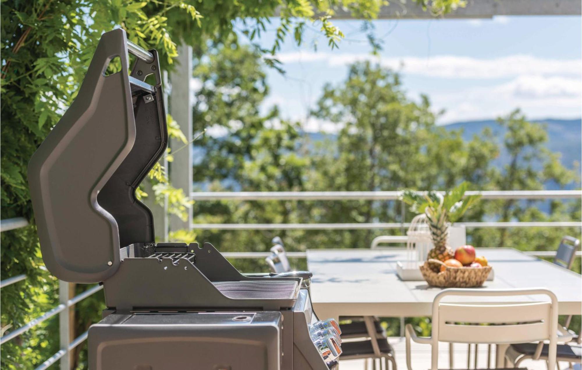 Awesome apartment in Plomin with 1 Bedrooms, WiFi&Outdoor swimming pool Buitenkant foto
