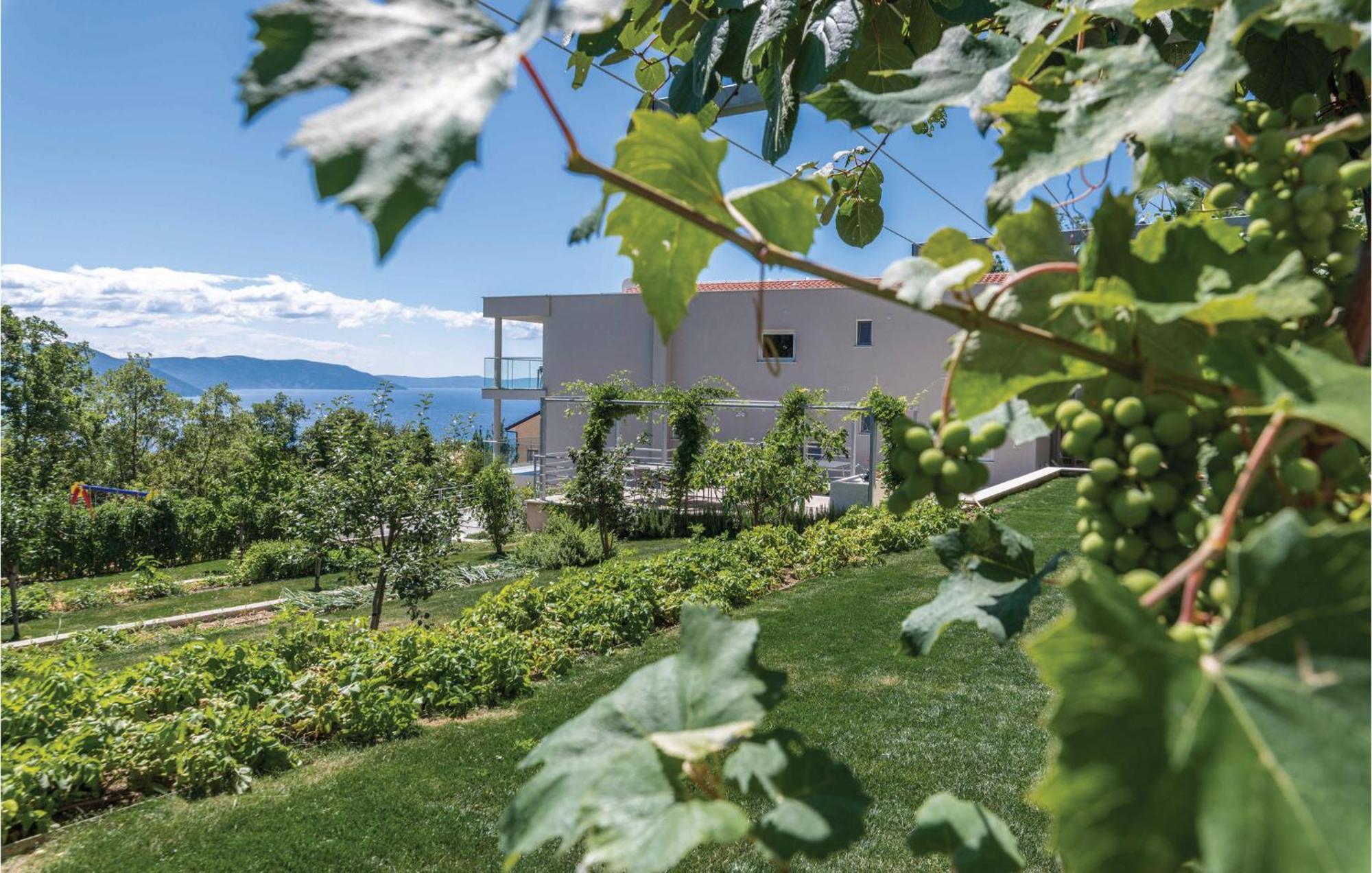 Awesome apartment in Plomin with 1 Bedrooms, WiFi&Outdoor swimming pool Buitenkant foto