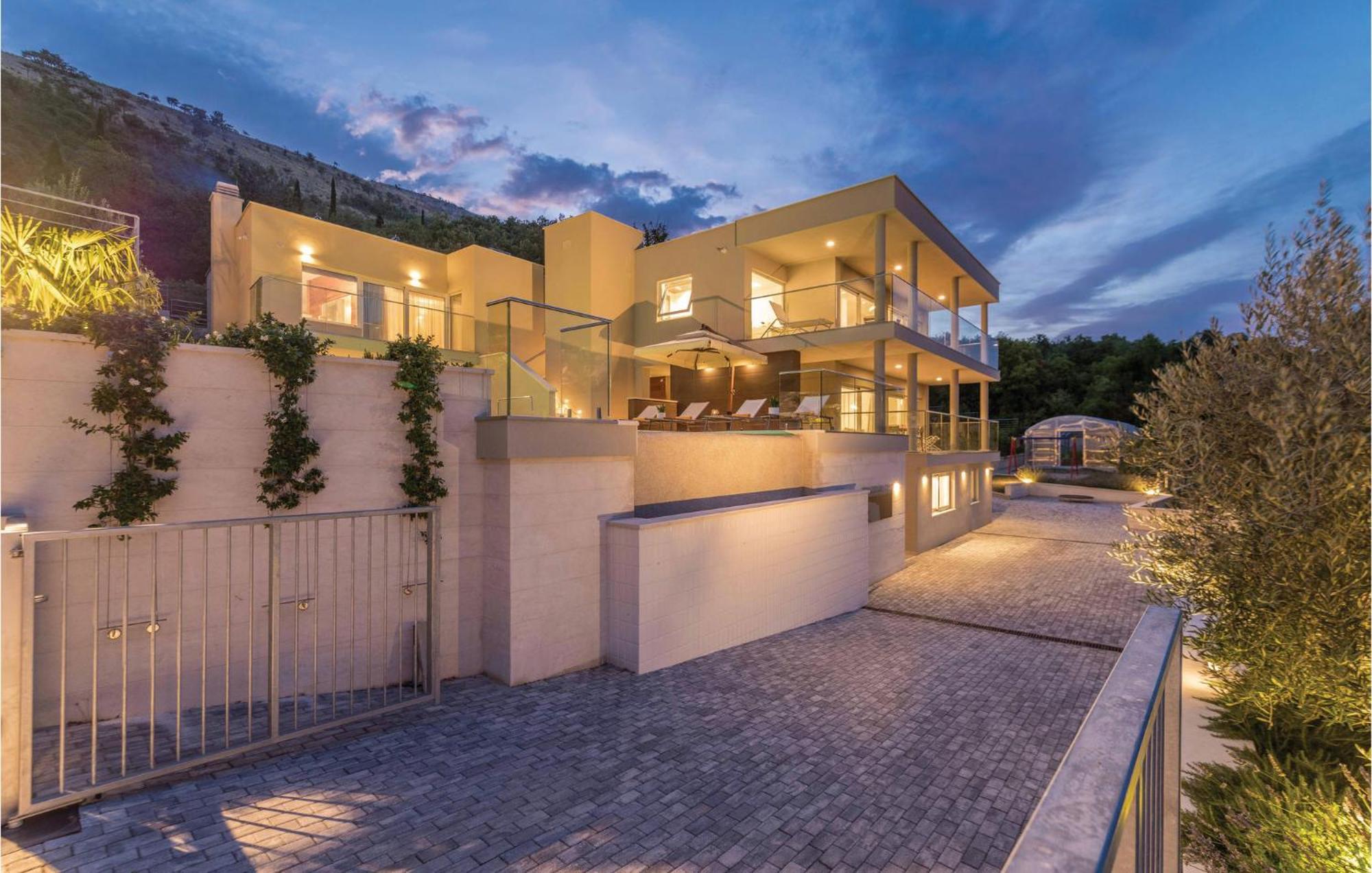 Awesome apartment in Plomin with 1 Bedrooms, WiFi&Outdoor swimming pool Buitenkant foto