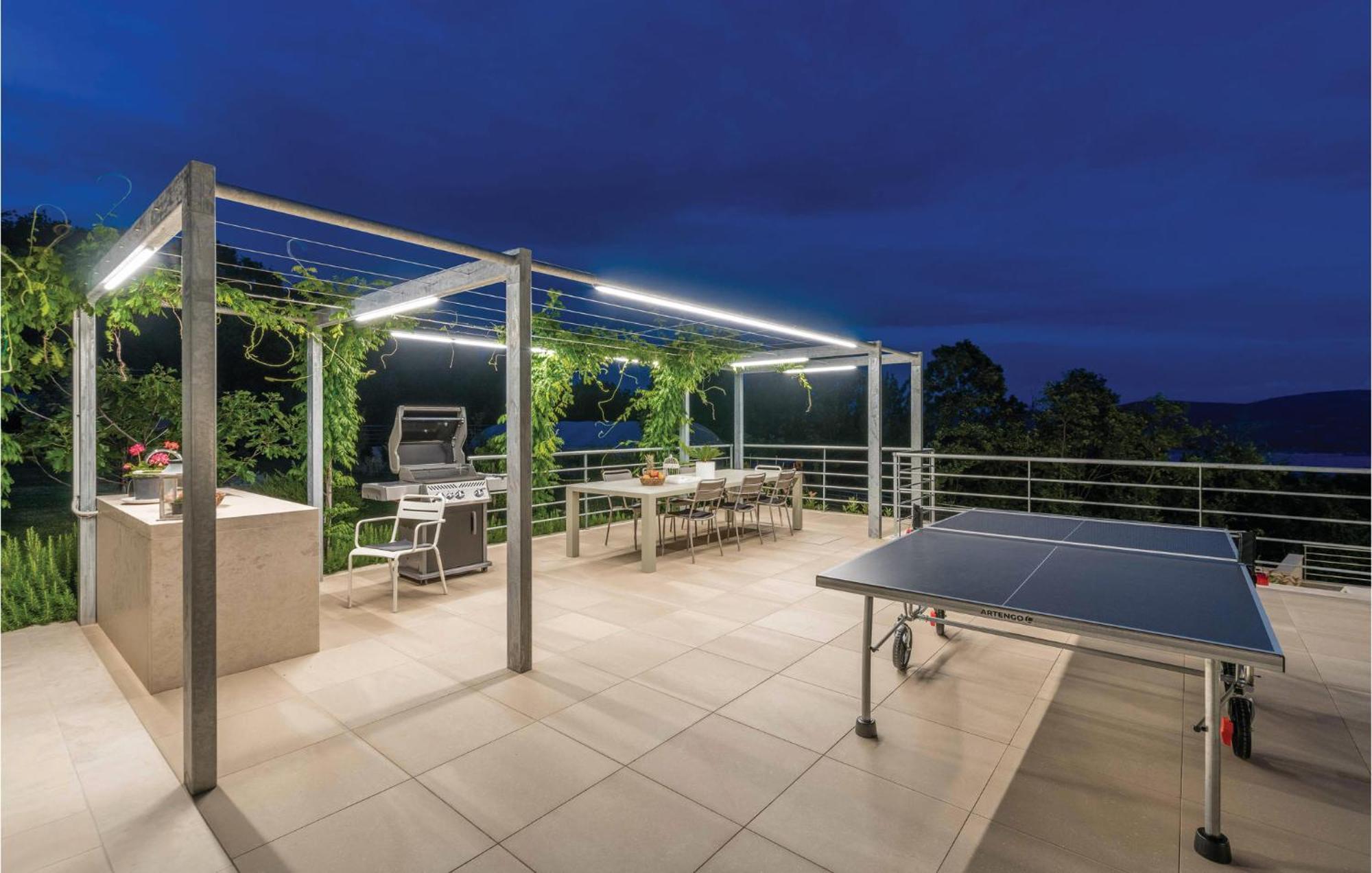 Awesome apartment in Plomin with 1 Bedrooms, WiFi&Outdoor swimming pool Buitenkant foto