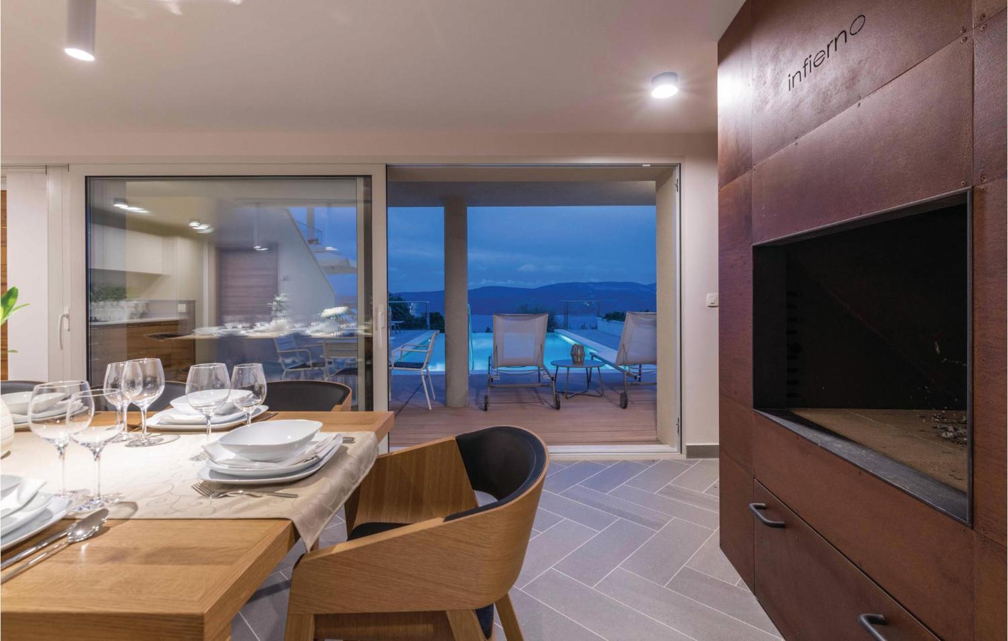 Awesome apartment in Plomin with 1 Bedrooms, WiFi&Outdoor swimming pool Buitenkant foto