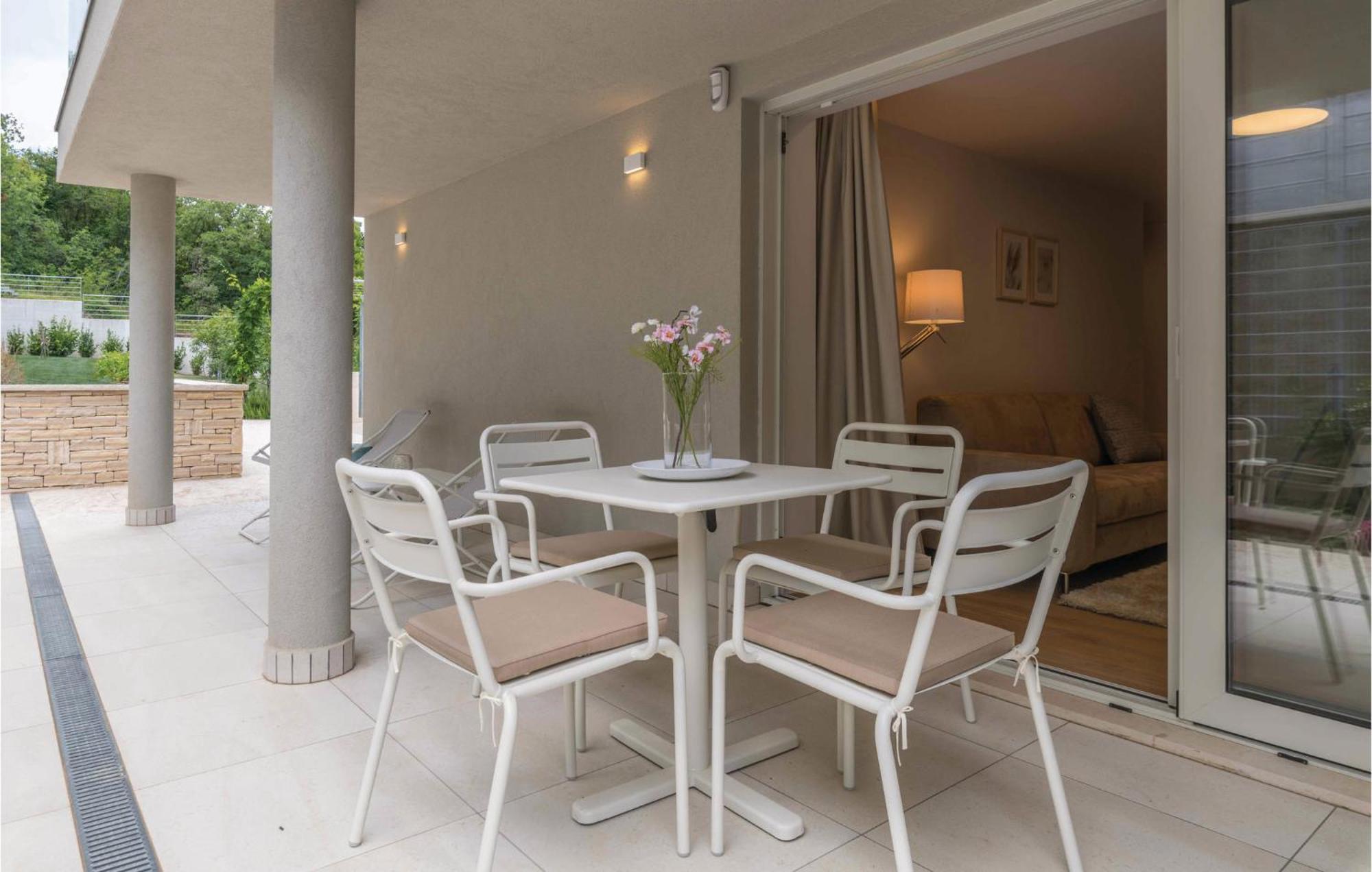 Awesome apartment in Plomin with 1 Bedrooms, WiFi&Outdoor swimming pool Buitenkant foto
