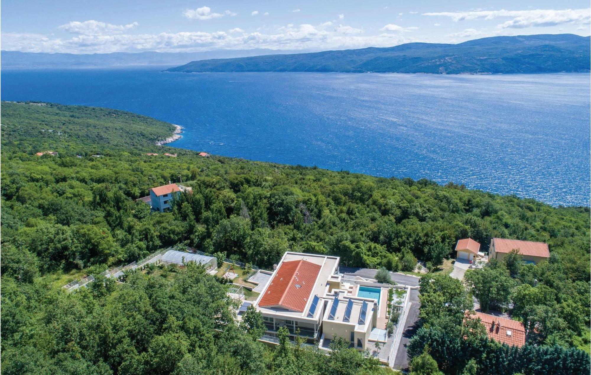 Awesome apartment in Plomin with 1 Bedrooms, WiFi&Outdoor swimming pool Buitenkant foto